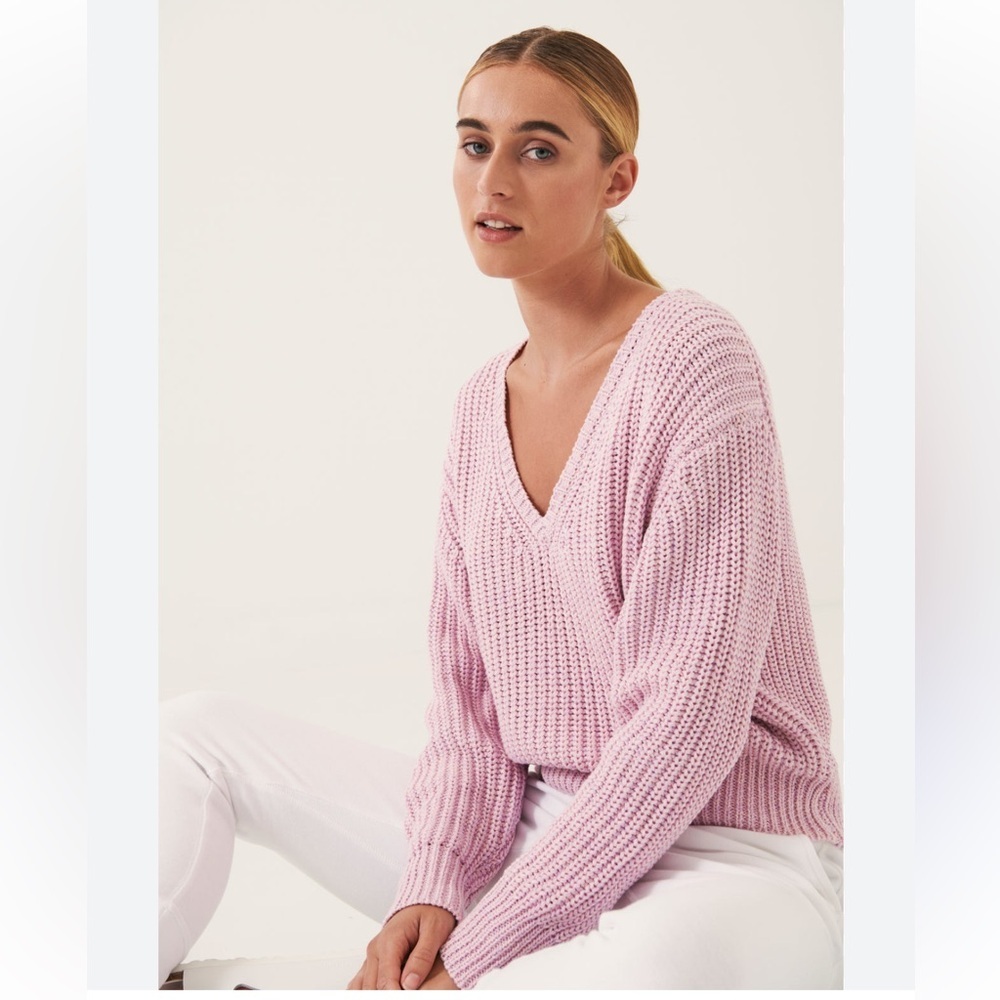 JOHN & JENN Elliot V-Neck Sweater in Pink Shadow size small